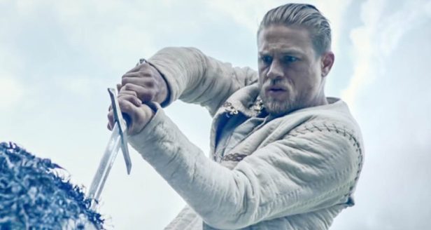 charlie-hunnam-king-arthur-1-750x400